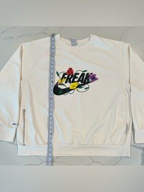 Nike White Crewneck Sweatshirt with Multicolor Floral Graphic